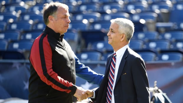 bruce-arena-sunil-gulati-us-soccer.jpg